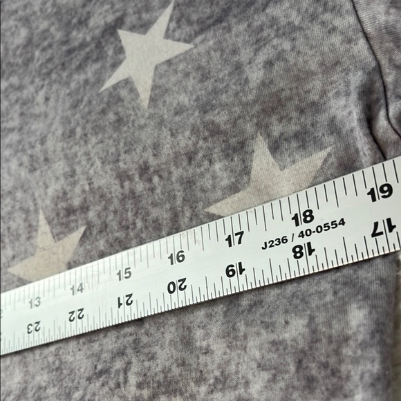 Gray Star Print Women's Top Size Small - Picture 4 of 6